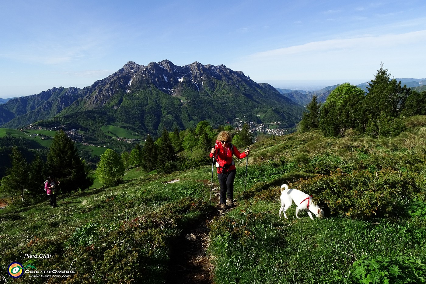 06 Dal parchegigio Alpe Arera saliamo sul sentiero 221.JPG